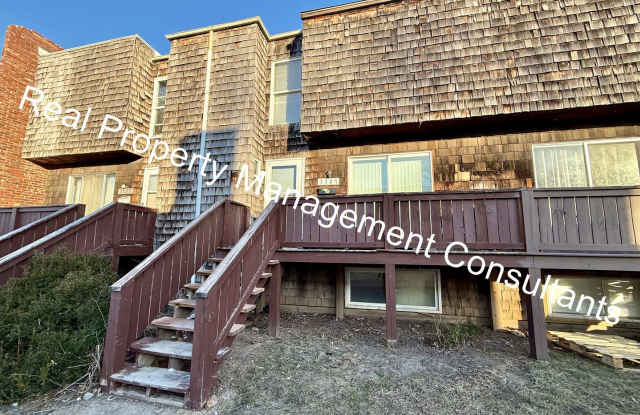 Updated 3-Bedroom Townhome Live Deposit Free with Obligo