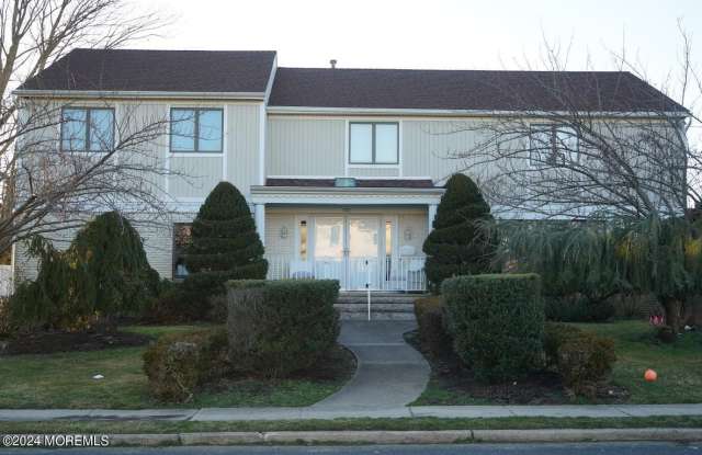 790 Bowyer Avenue