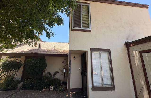 2 bedroom, 2 bath townhome near Mooney Blvd