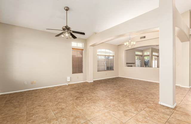 Beautiful 3 bedroom home in Ahwatukee Foothills with sparkling pool!