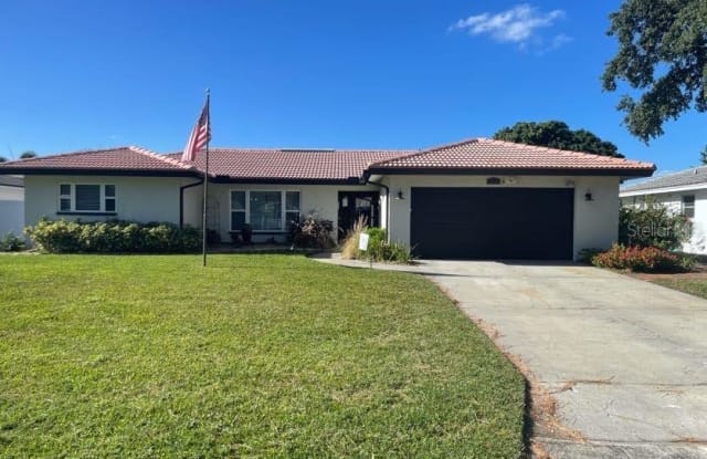 6534 TANGLEWOOD DRIVE NE - 6534 Tanglewood Drive Northeast, St. Petersburg, FL 33702