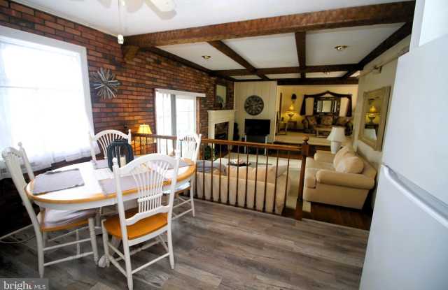 Photo of 1936 MERRIMAC Drive