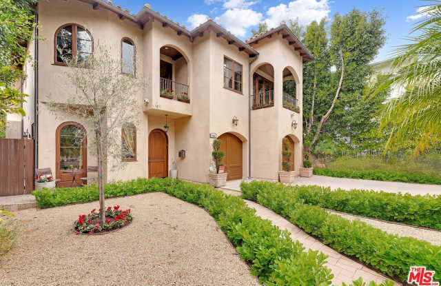 Photo of 1101 S Gretna Green Way