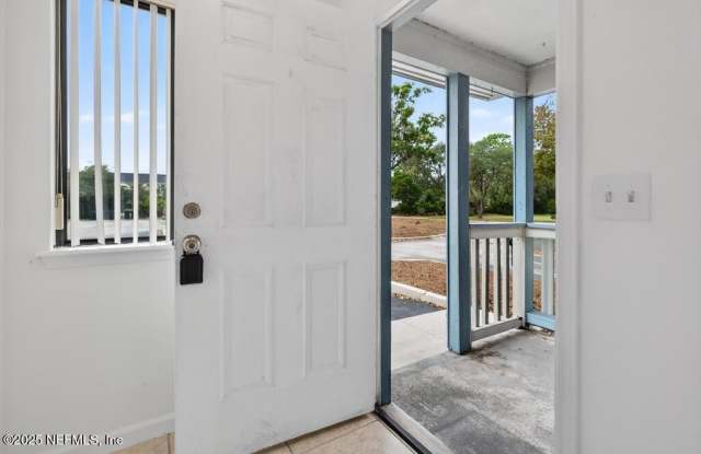 10 MOULTRIE CREEK Circle