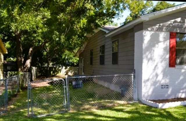 Spacious 4 Bed 2 Bath with Enclosed Patio and Stainless Steel Appliances