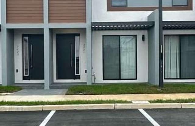 BRAND NEW 3 bedroom, 3 full bath, Townhome in Kissimmee, near the attractions