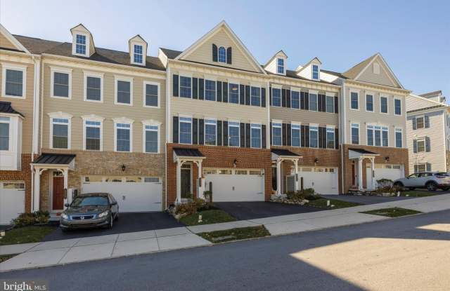 831 STONECLIFFE Road