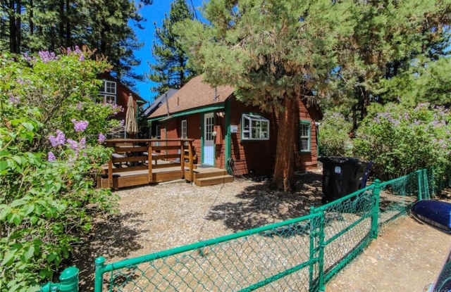 1100 West Sherwood Boulevard