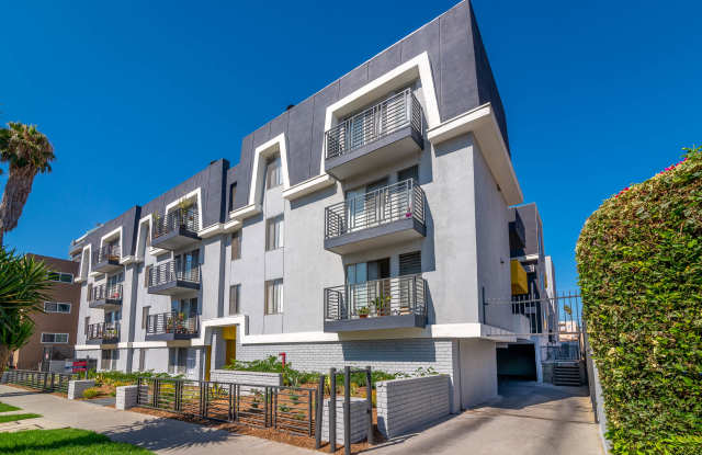 Oxford West Apartments