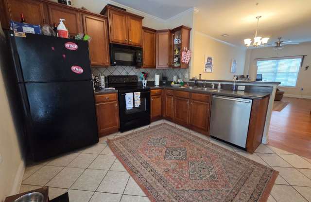 2 Bedroom Townhouse at Whitehall Village!