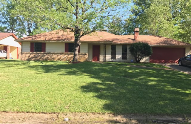 140 Elmwood Pl - 140 Elmwood Place, Jackson, MS 39212