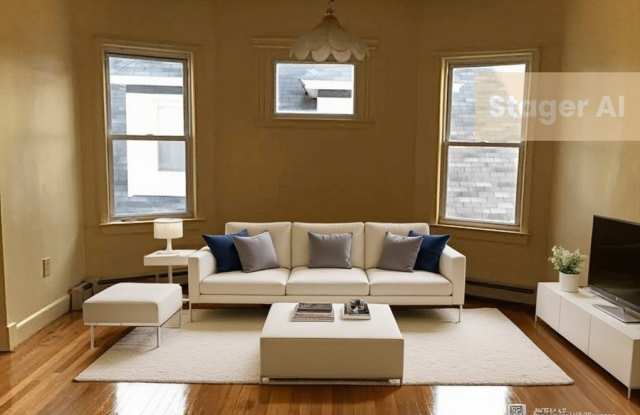 Photo of 15 Harlem St unit: 3