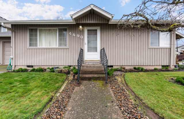 Large 2 bedroom 2 bathroom duplex with garage! $500 OFF YOUR FIRST MONTH’S RENT!