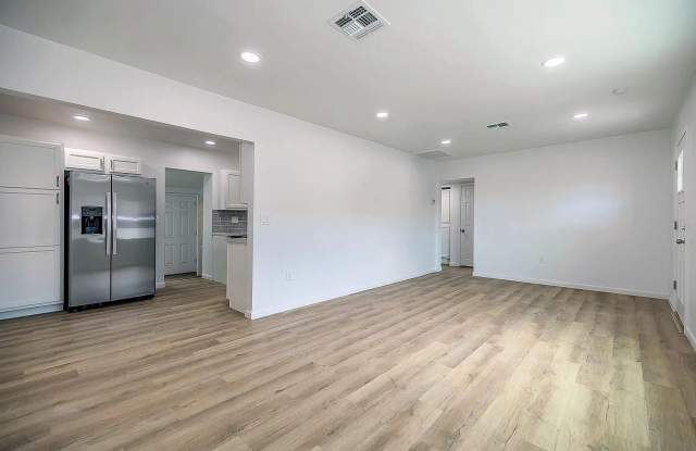 Photo of 948 E. Waverly St.