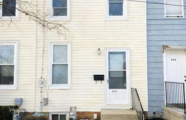 Spacious Renovated Townhome 3-4 bedrooms | Move in Ready!