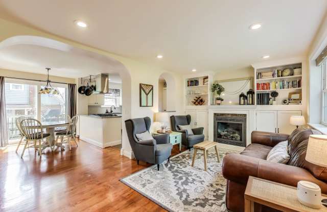 Charming 4 Bedroom, 2 Bath Cape Cod!