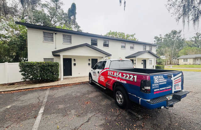 Photo of 2/1.5 Townhome near Downtown - will go quick