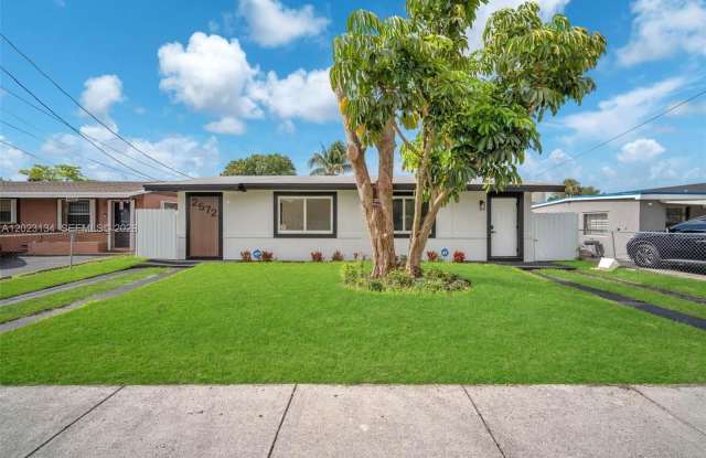 2572 NW 20th St