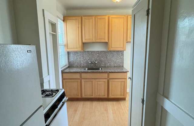 Large 1 Bedroom/1 Bath - Quiet Neighborhood Available Now! LEASING SPECIAL!!! $500 Amazon Gift Card included with lease agreement!