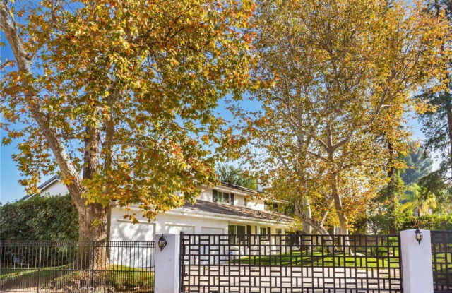 4752 Del Moreno Drive