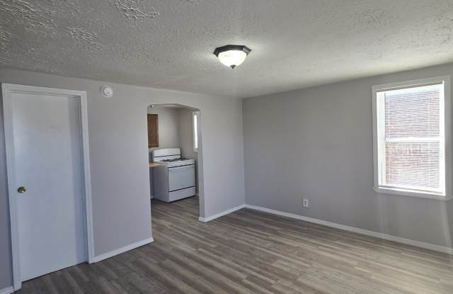 938 North Broadway Avenue - 4