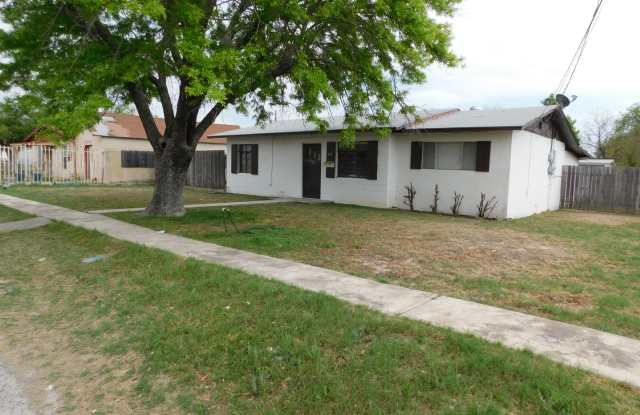 Photo of 610 W. 7th- 3bed 1 bath for rent