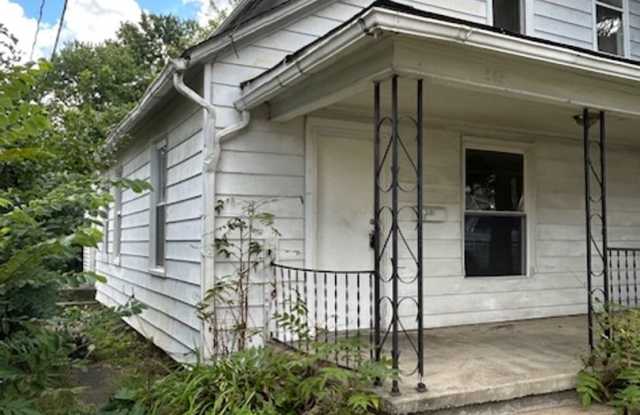 University Park 5BR/2BA—Walkable to UA, Flexible Bonus Alcove, Two Full Baths