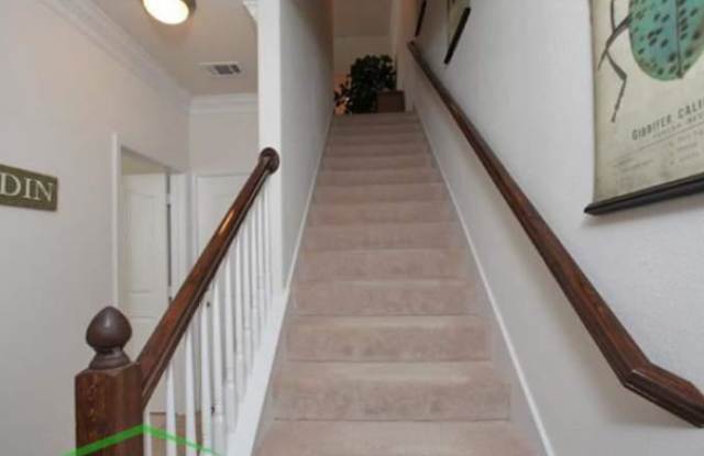 625 Creekside Way, #114