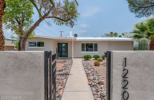 PRELEASE AUGUST 2026 - Charming Mid Century home