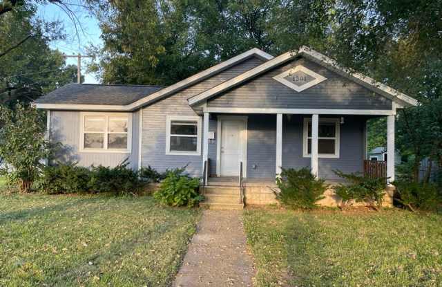 Charming Bungalow Available Early July