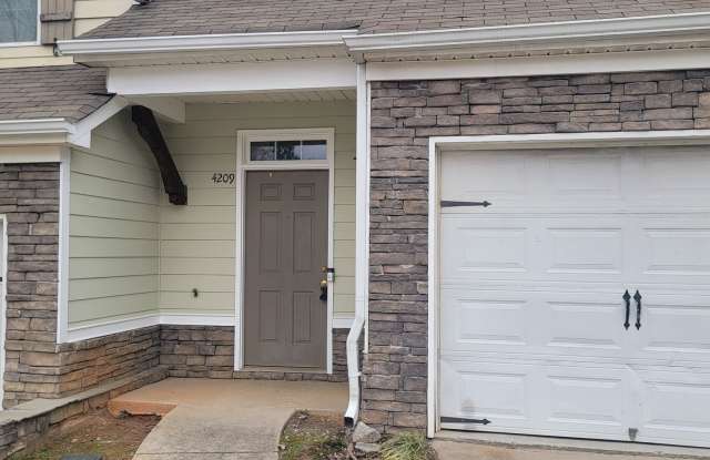 2 Story-Townhome - 1 Car Garage - Gated Community - Camp Creek