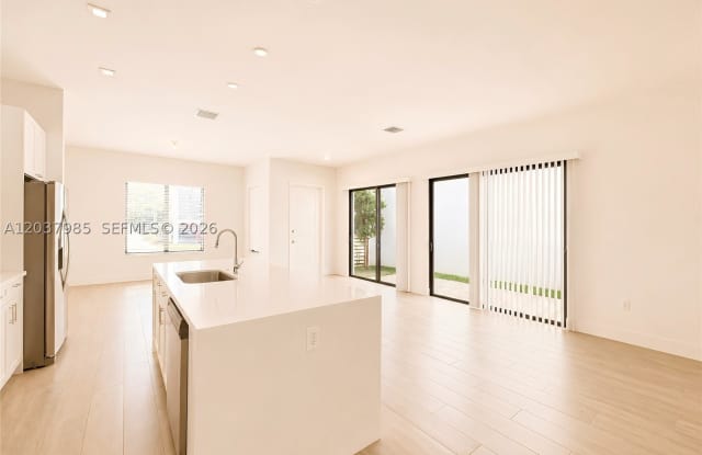 8185 NW 42nd St