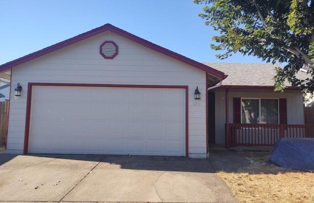 Cute 3 Bedroom 2 bath home - 633 North Sunrise Drive, Jefferson, OR 97352