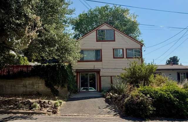 Spacious 3-Bedroom, 2-Bath Home with Bonus Living Space