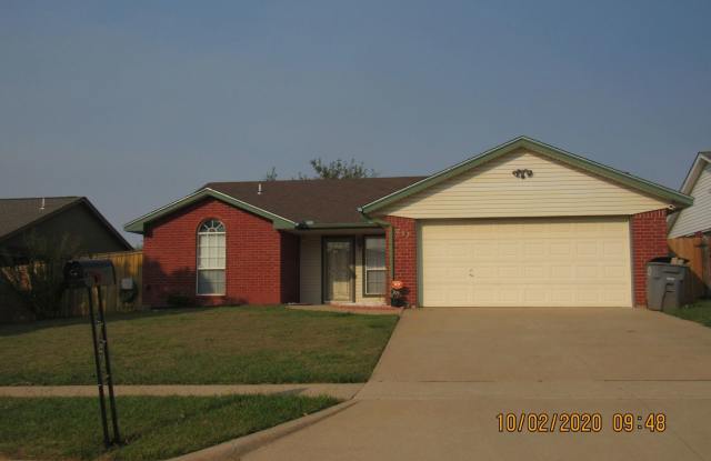 205 SE Heather Ln - 205 Southeast Heather Lane, Lawton, OK 73501