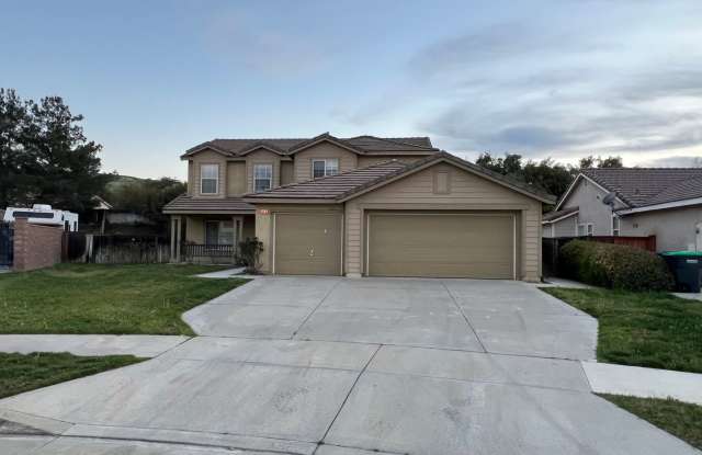 Spacious 3-Bedroom Home with Loft, 3-Car Garage & Large Backyard in Desirable South Loma Linda