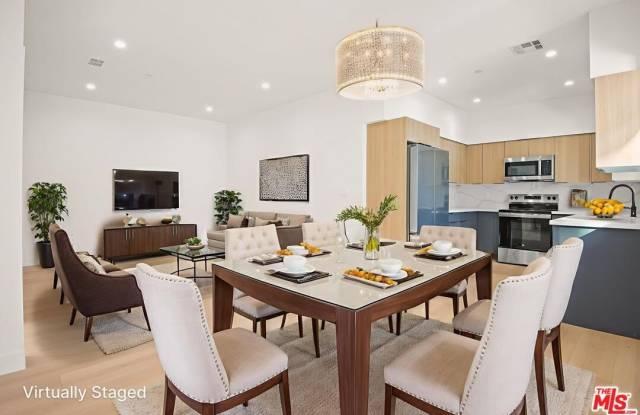 Photo of 1709 S Burnside Ave unit: 1/2