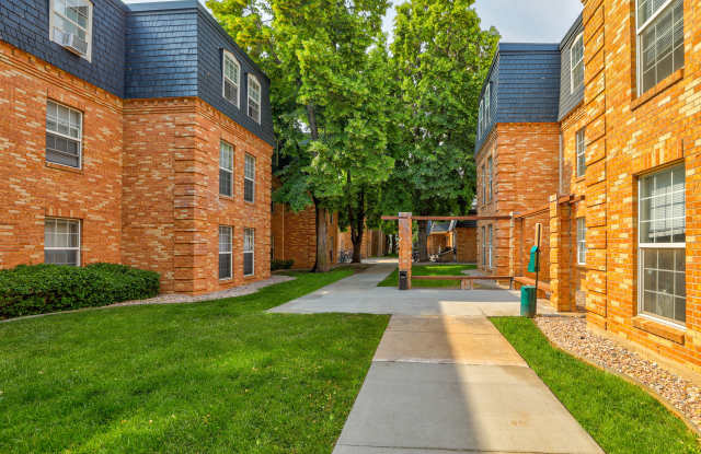 Eleven13 Apartments and Townhomes - Student Housing