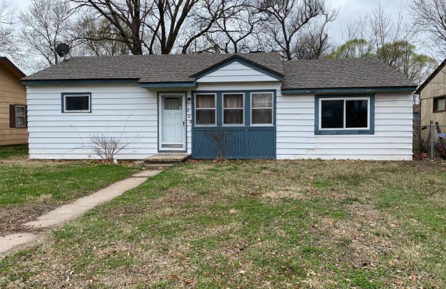 209 S Trout Ave - 209 Trout Avenue, Haysville, KS 67060