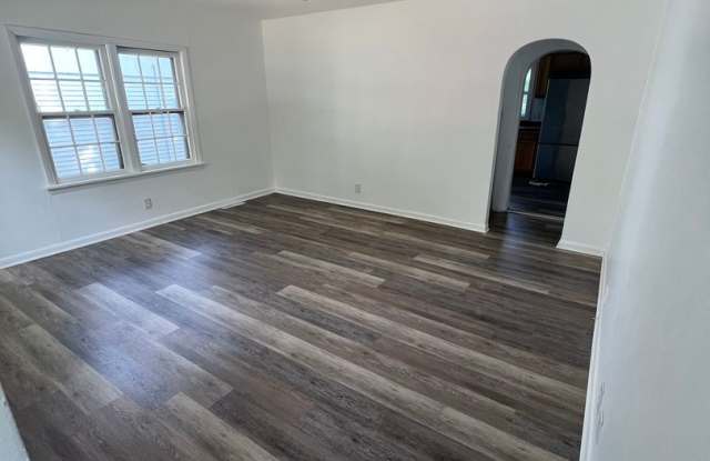 Fresh Remodel 210 N Lincoln 3/1