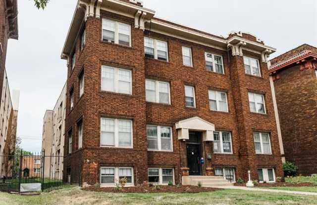 Photo of 2222 Nicollet Ave