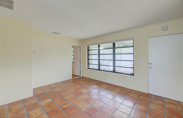 805 Northeast 40th Street