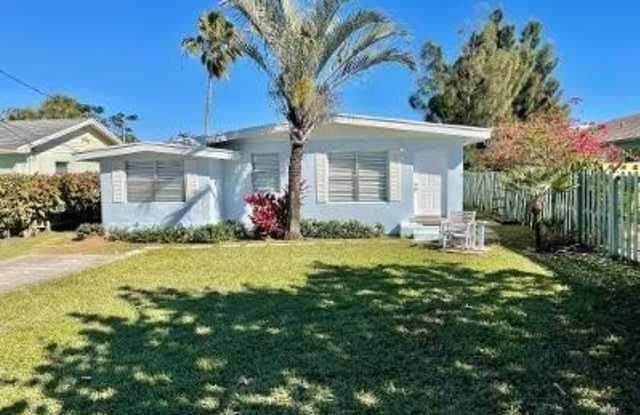 Photo of 621 NE 3rd Avenue