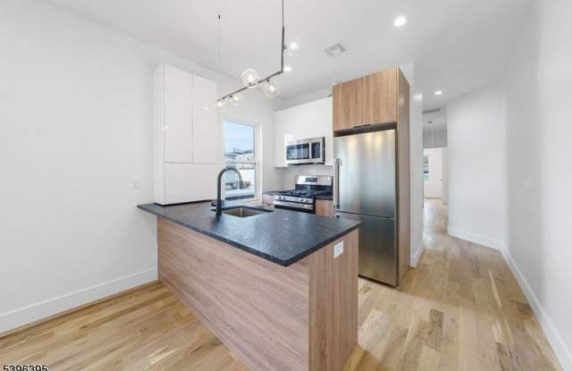 Photo of 114 Center St