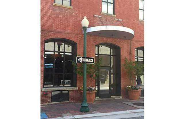 Gorgeous Loft At The Center Of It All Downtown!