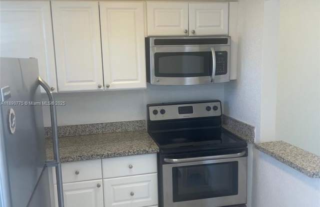 8500 Sunrise Lakes Blvd