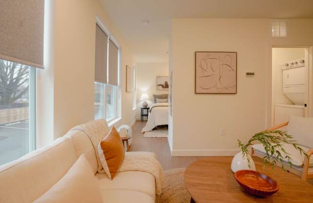 476 Taylor Apartments