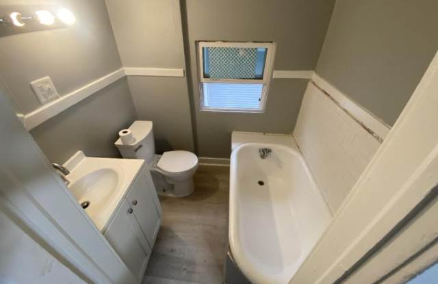 912 Princeton Avenue unit: 4