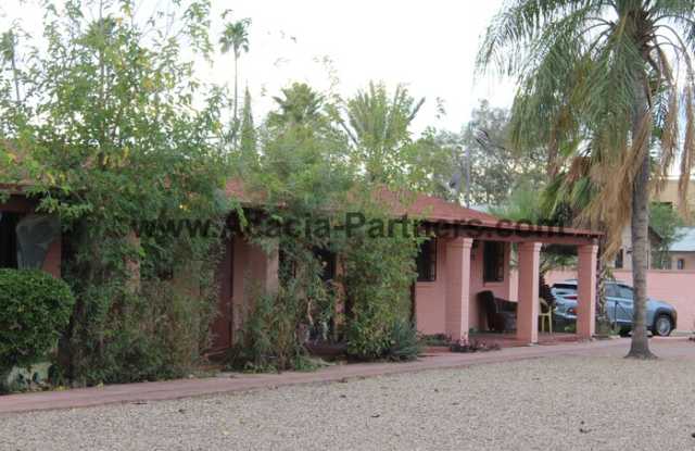 947 North Alvernon Way