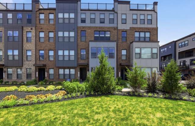 Modern 2BR/2.5BA Townhome in Ashburn
